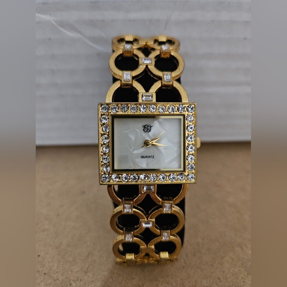 Elizabeth Taylor Watch 29mm Gold Tone MOP Circle Link New Needs Battery 7.5"